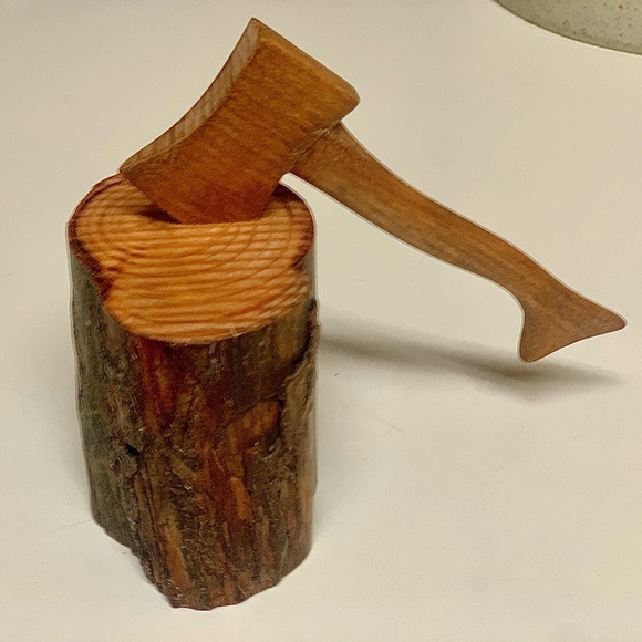 1940s Antique Hand Crafted Prisoner Made Axe Splitting Log Wooden Figurine - Picture 2 of 16